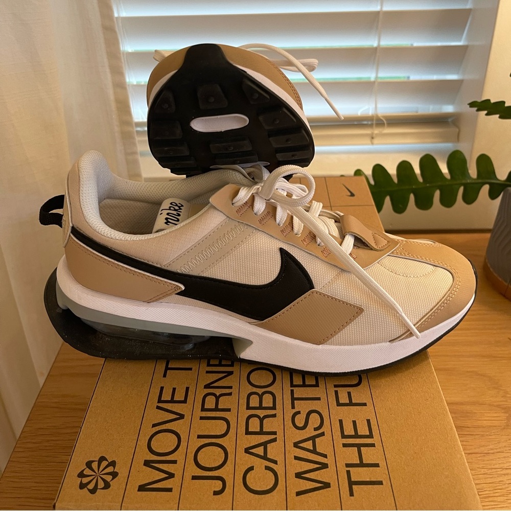 Nike Womens Air max pre-day